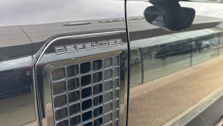 Land Rover Defender 3.0 D250 X-Dynamic SE 90 3dr Auto Diesel Estate